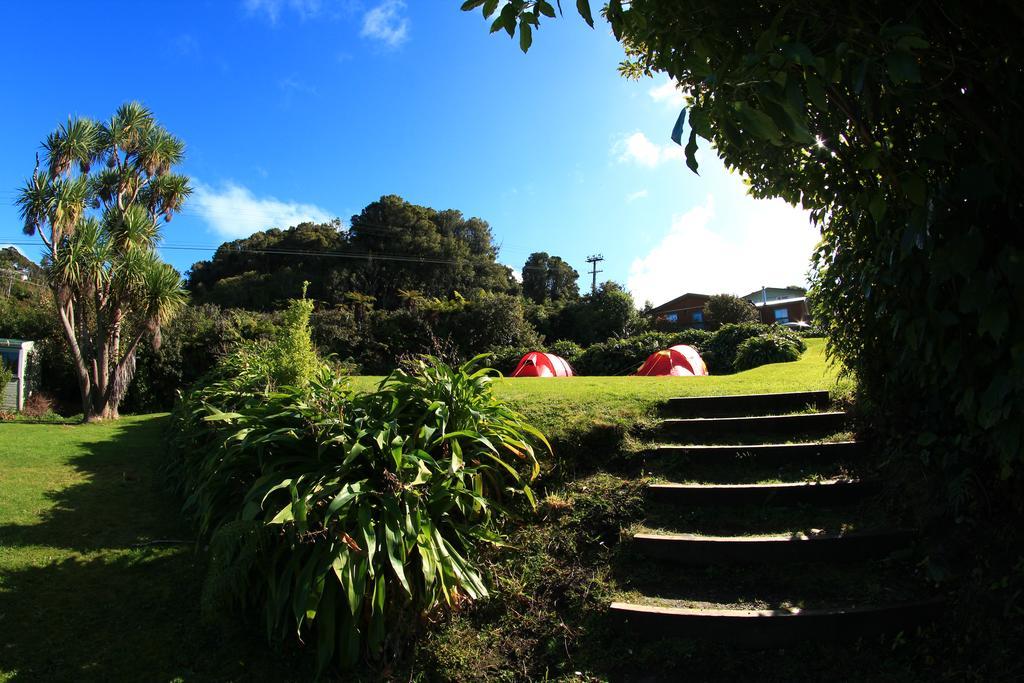 Хостел Stewart Island Backpackers Half-moon Bay Экстерьер фото
