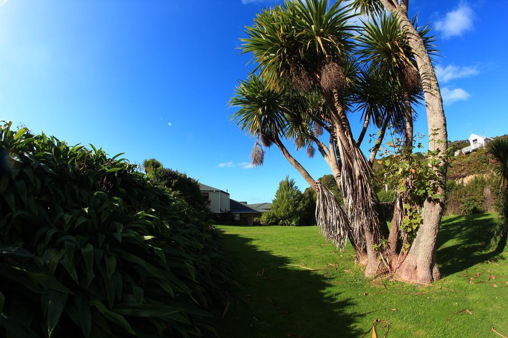 Хостел Stewart Island Backpackers Half-moon Bay Экстерьер фото